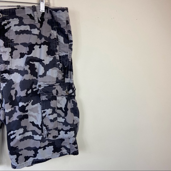 ❗️Levi’s Camouflaged Cargo shorts - Picture 2 of 11